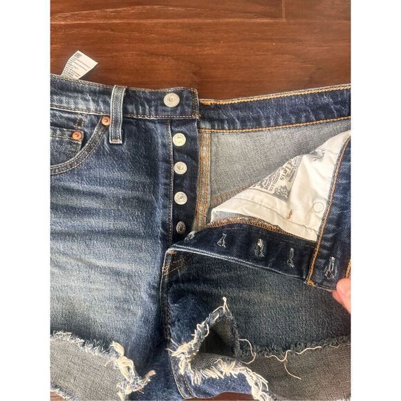 Levi’s 501 5 Button cutoff jean shorts medium wash 26 - Picture 4 of 4